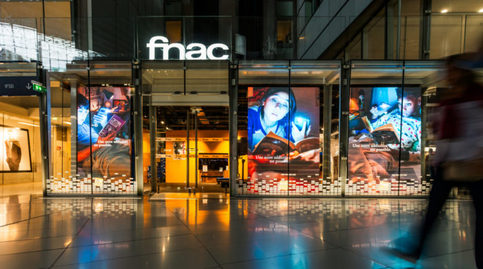 Visuel Retailink lance un nouvel écran DOOH XXL à Fnac du CNIT La Défense