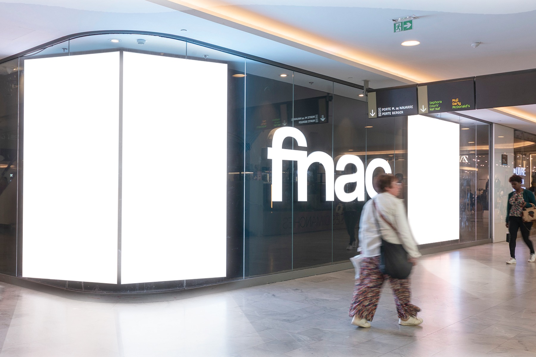 Retail media DOOH XXL Fnac Forum des Halles montage Retailink by Fnac Darty