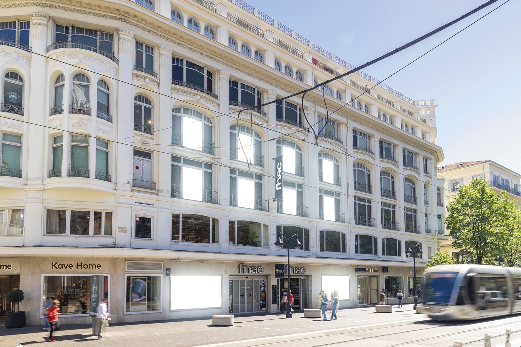 Simulation sans overlay retail media DOOH XXL Fnac Nice 2025