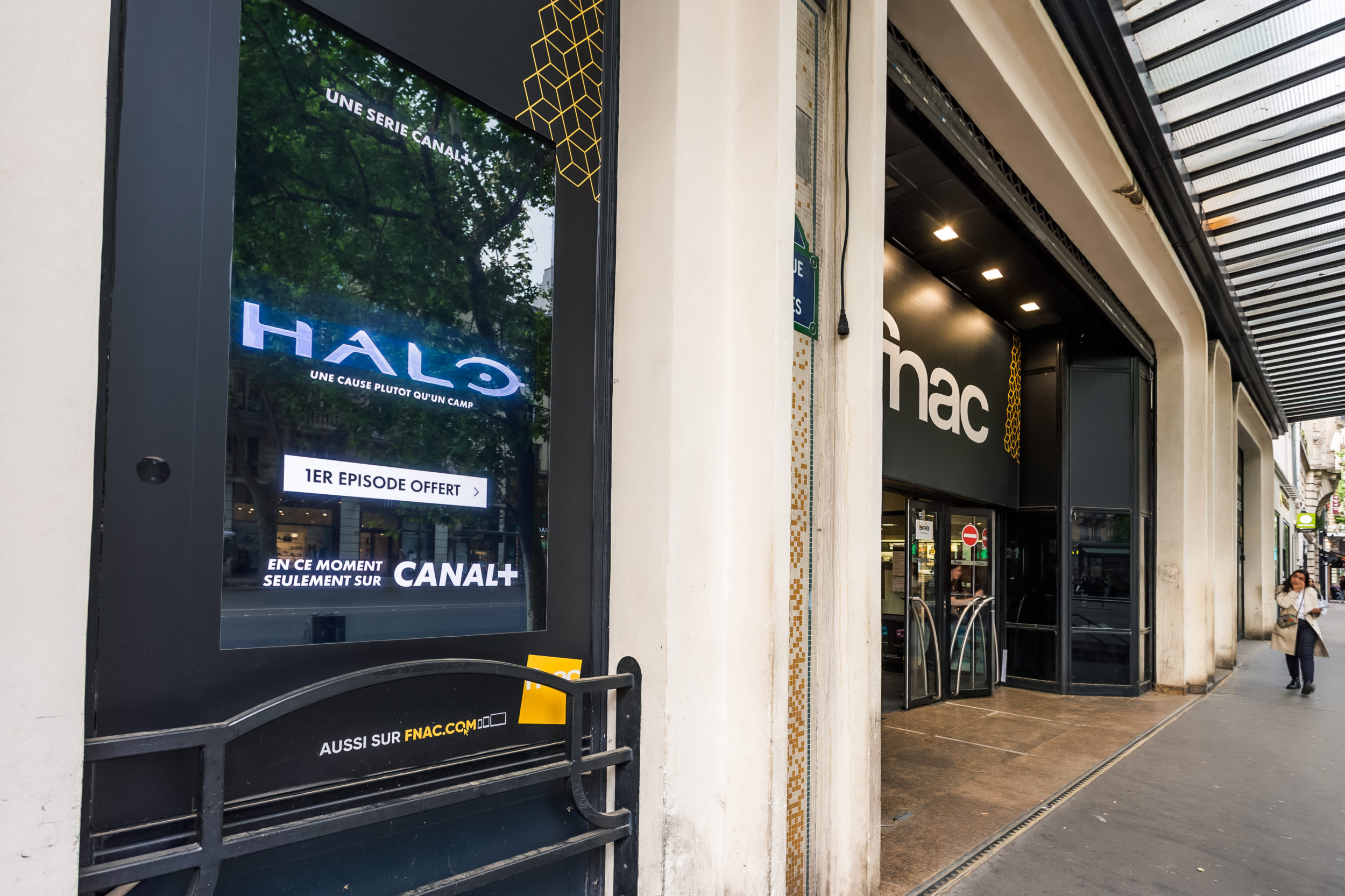 Le DOOH Pour Libérer La Culture Avec CANAL+ Chez FNAC DARTY - Retailink ...