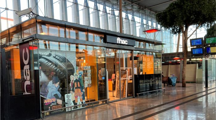 Visuel Retailink déploie son offre d’affichage en vitrine aux gares et aéroport