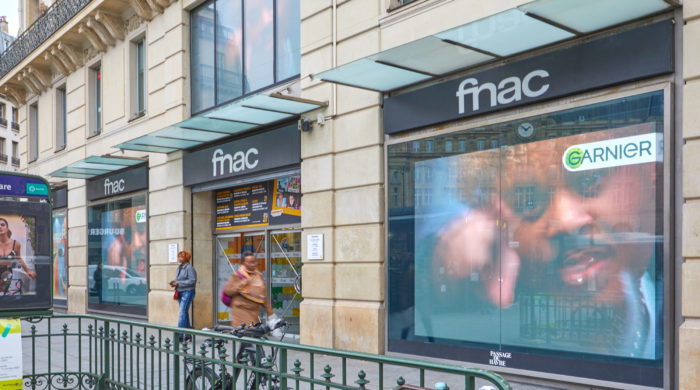 Visuel Garnier propulse le lancement de sa gamme Fructis Méthode Boucles en DOOH XXL à Paris
